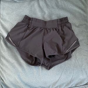 Lululemon 2.5 Size 4 Shorts Black